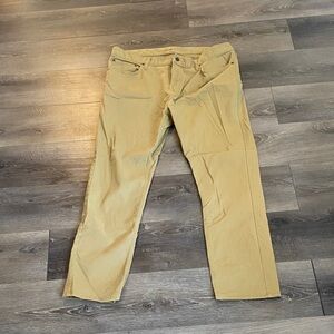 Old Navy Slim Fit Khaki Men’s Pants 38x30 EUC
